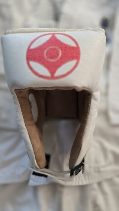 Продам кимоно для занятий карате