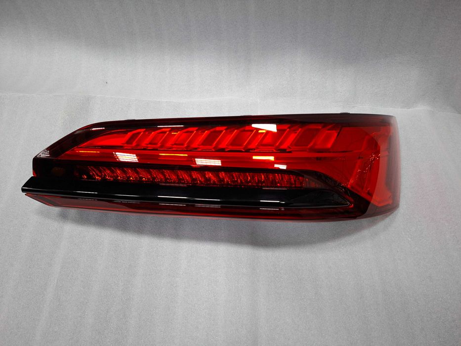 4M0945076D Нов Десен Стоп Audi Q7 SQ7 Европа