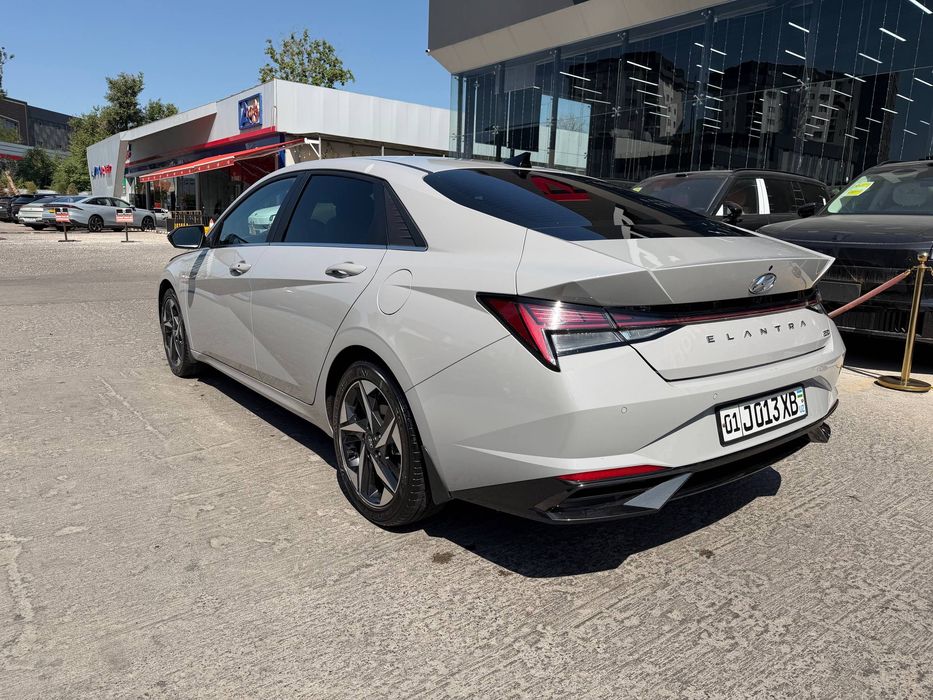 СВОЯ Hyundai Elantra 2022 2.0 Luxe