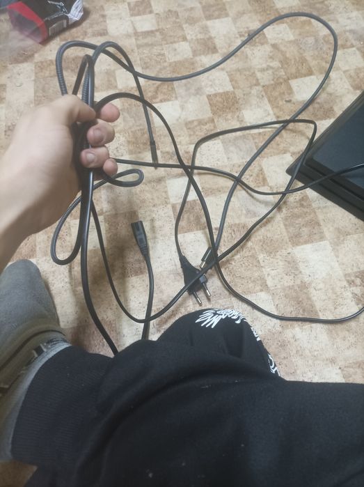 Ps4 pro 1TB перфектно състояние