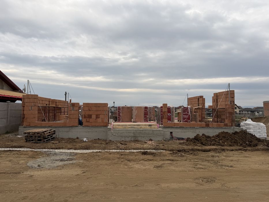 Vând casă la cheie cu toate utilitațile racordate