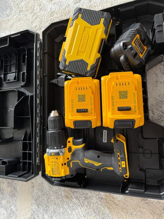 Шуруповерт Dewalt