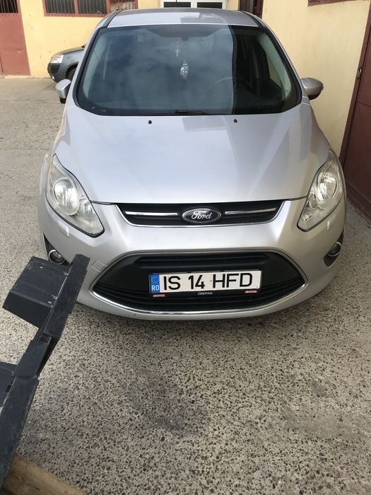 Vand Ford Grand C max 2011 ,5locuri. Proprietar,fiscal pe loc.Masina nu are martori aprinsi,revizii la timp,clima functionala.