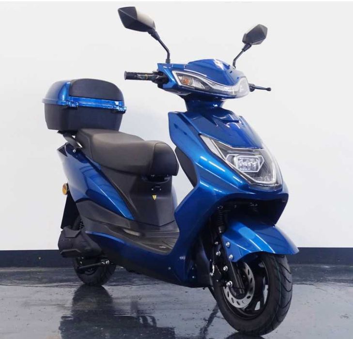 Scuter electric ZT-36 LUNA Z-TECH...2 locuri...1.800km..stare NOUA!