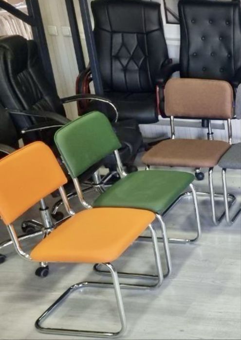 Arzonga Game Club uchun LOFT dizaynda Stol stullar