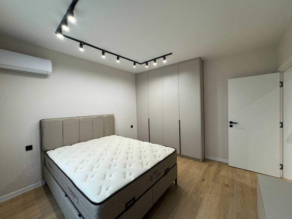 Продава се Тристаен апартамент в Бургас, Център - 68 кв.м за 2924 €/кв.м - Снимка #8