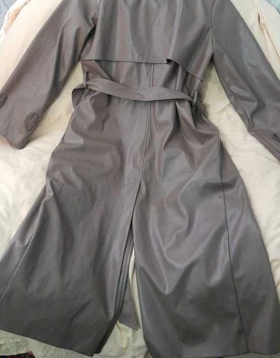 Продам стильный кожаный тренч.