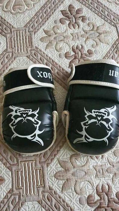 Боксови ръкавици