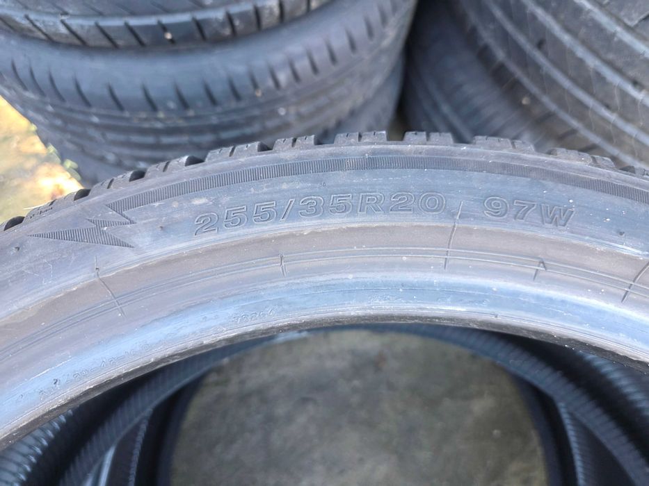 2бр Зимни гуми 255 35 20 - Bridgestone - DOT 2023