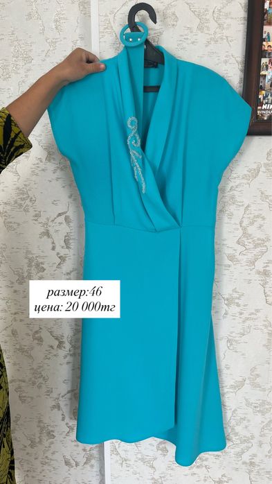 Продаю женские платья