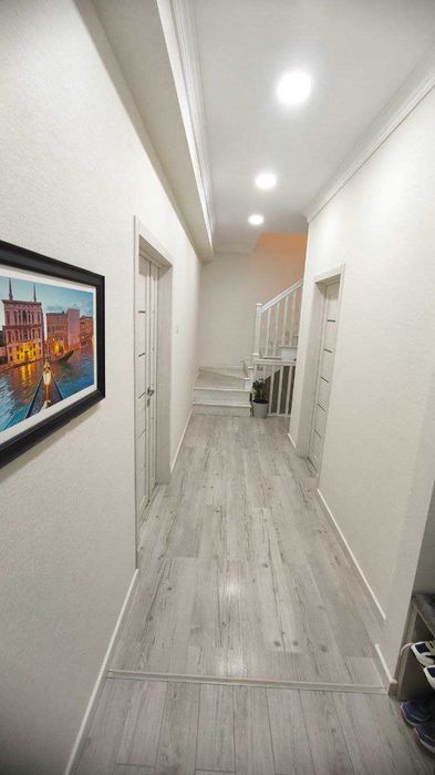 Двухэтажный коттедж недалеко от метро Куйлюк