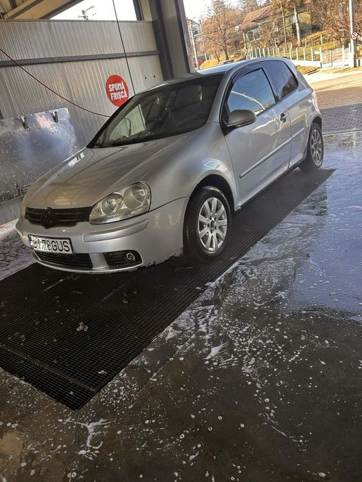 Vând golf 5 1,9 TDI 
Se vinde Volkswagen Golf 5, a