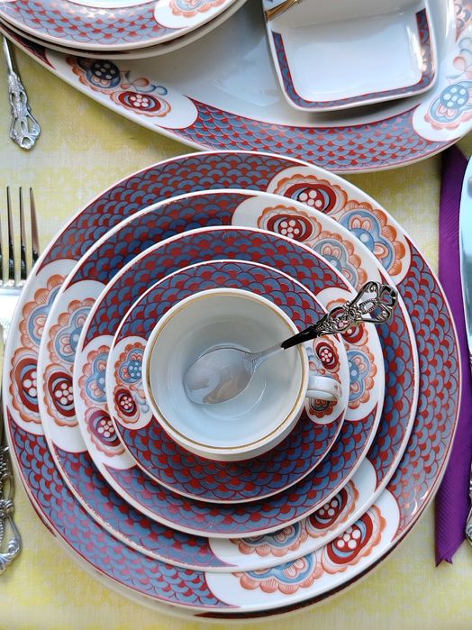 НОВ Сервиз за хранене