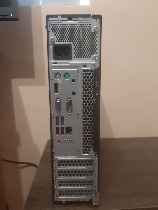 Lenovo M700 SFF компютър с монитор Thinkvision