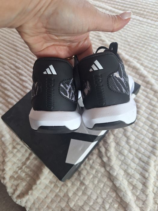 Маратонки на Adidas нови за 85лв