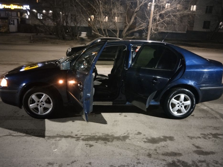 Машина шкода Октавия