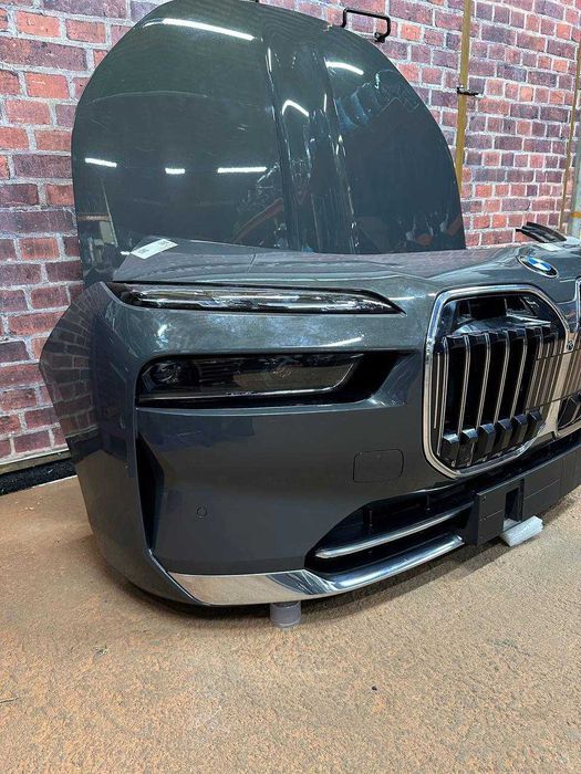 Bara fata completa BMW Seria 7 G70 i7 740d grila iluminata