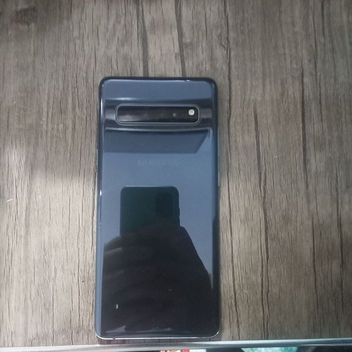 Самсунг с 10 5г  холати зур 8/256g