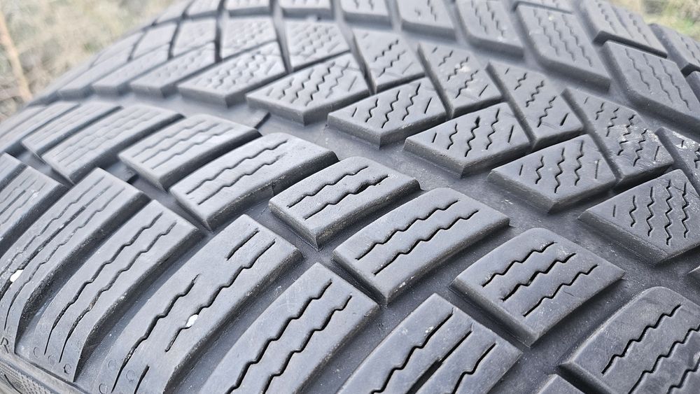 2бр гуми 225 40 19 дот 21 вредещайн