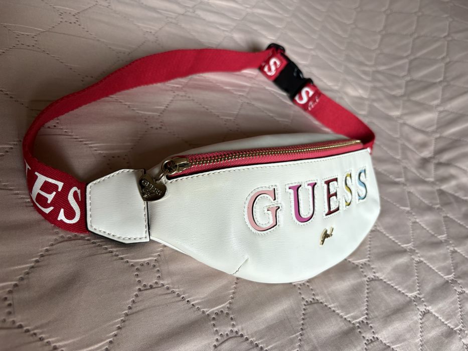 Дамска чанта(бананка) Guess