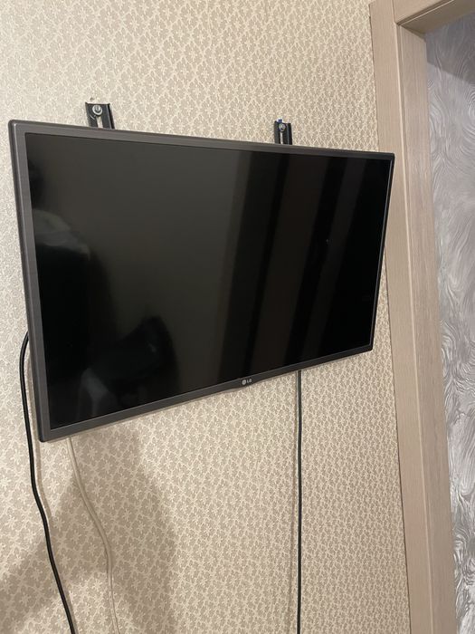 Срочно! Продаю тв смарт и кронштейн