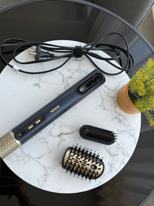 Se vinde uscător de păr BaByliss original, foarte puțin folosit.