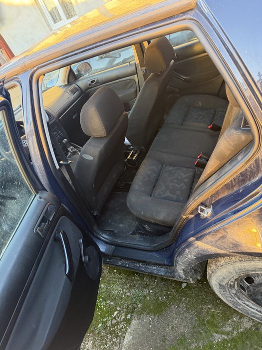 Piese Golf IV 1.4 16v sau vand intreg