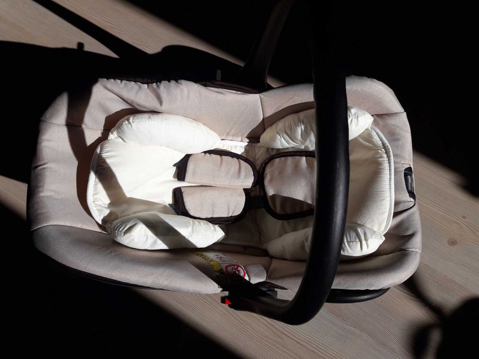 РАЗПРОДАЖБА! Супер запазена бебешка количка 3 в 1