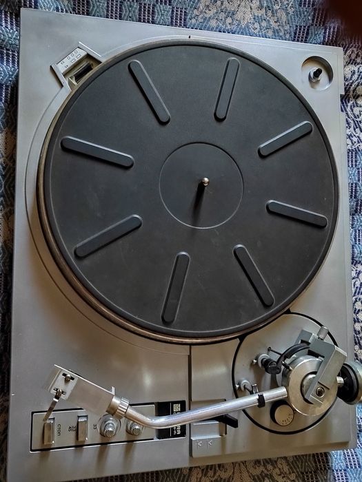 Техника  винила  проигрыватель , сд. полностью рабочий