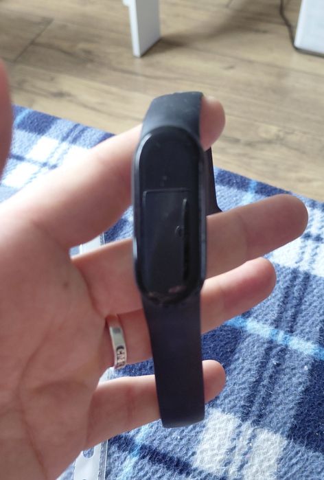 Продам часы xiaomi mi smart  band 5  рабочие.