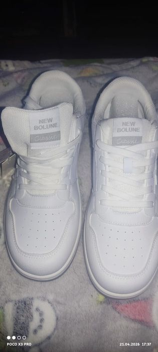 Продам кроссовки