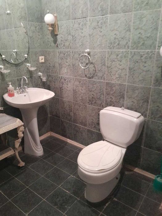 Университет томондан 3 хонали 1 каватдан квартира сотилади