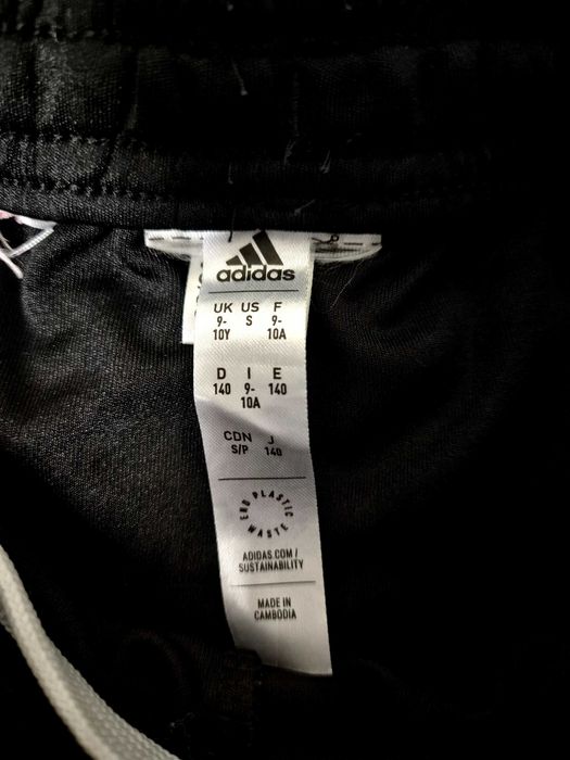 Adidas комплект блуза и къси панталони 140 размер 9-10 г