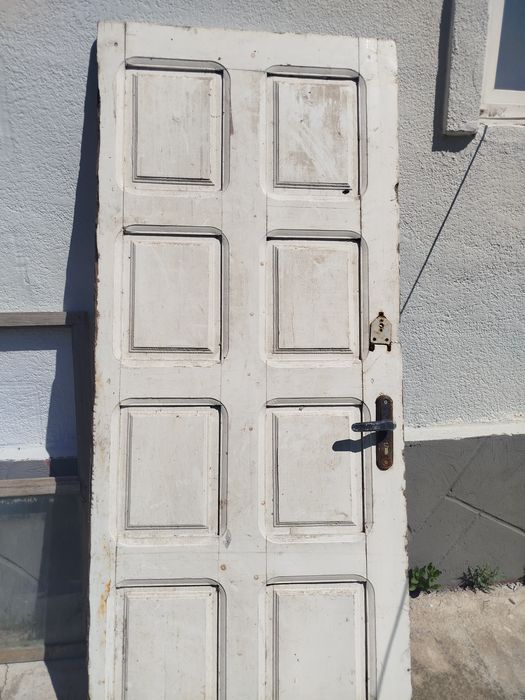 Дверь деревянный