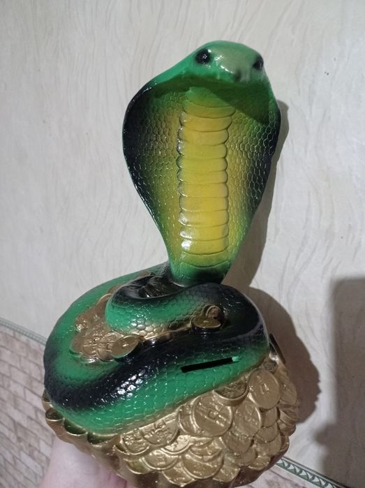 Копилки кобры, символ 2025 года