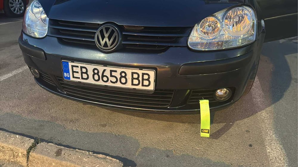 Продавам предна броня!