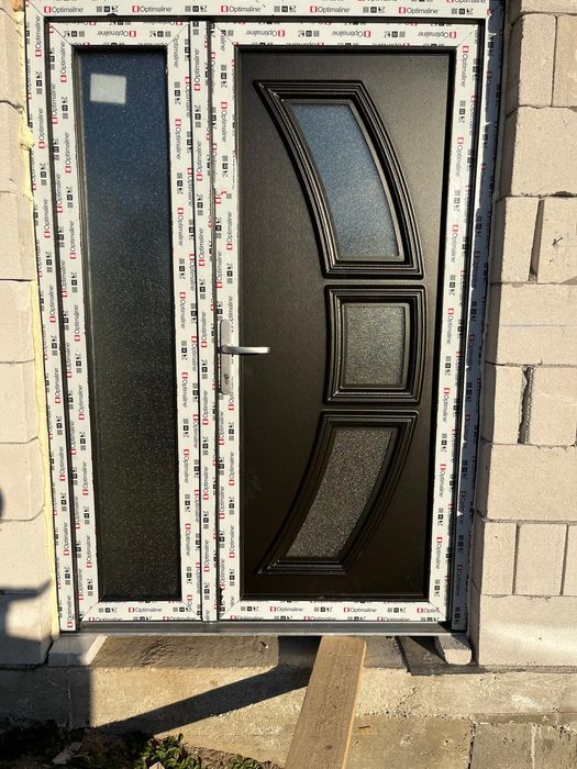 Uși și geamuri termopan la comanda