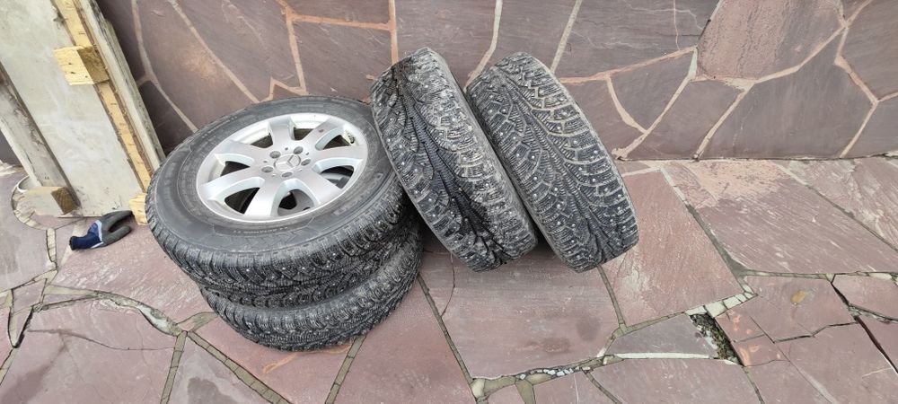 Диски с резиной на Мерседес