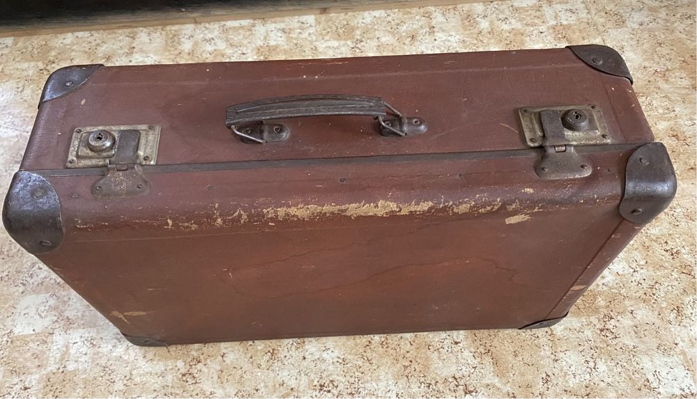 Античен куфар запазен