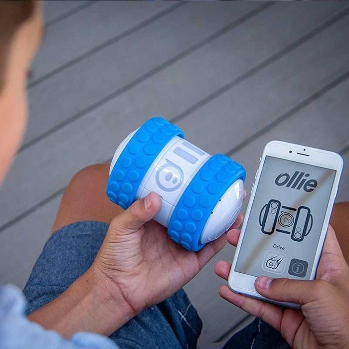 Robot cu aplicatie Sphero Ollie
