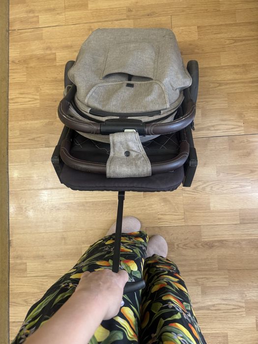 Продам коляску трансформер всесеззоная за 25000