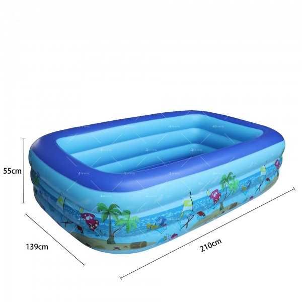 Удебелен детски надуваем басейн.