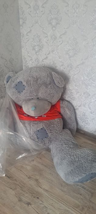 Мишка тедди серая самый большой размер с красной футболкой