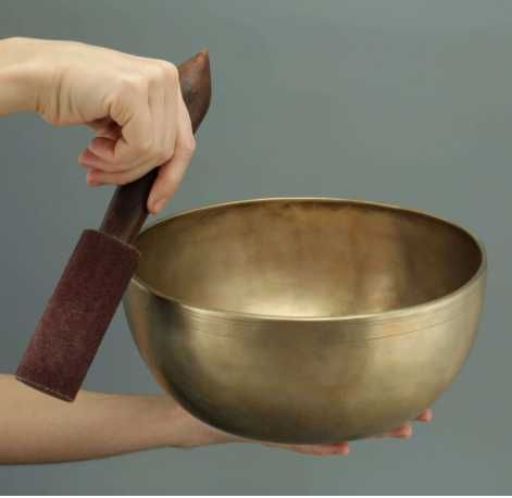 Masaj vibrational cu boluri tibetane