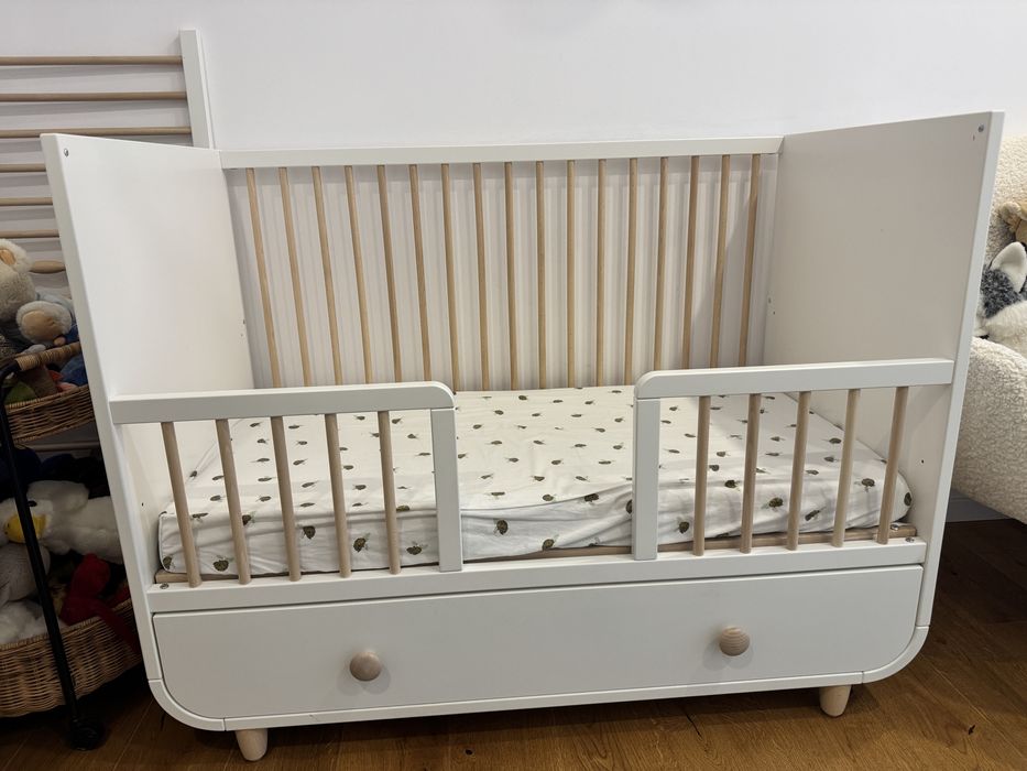 Pat Ikea MYLLRA alb si saltea SKONAST