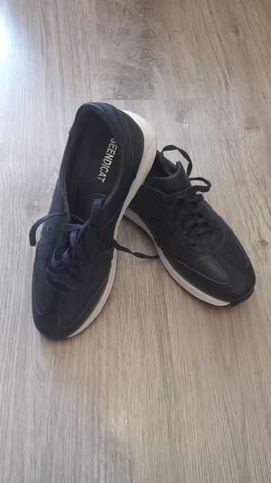 Продам мужские  кожанные кроссовки