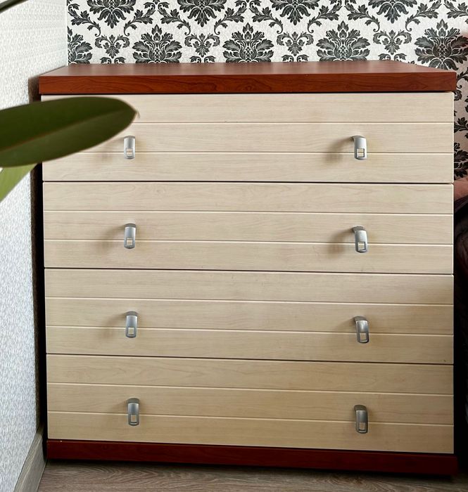 Продам комод тумбу