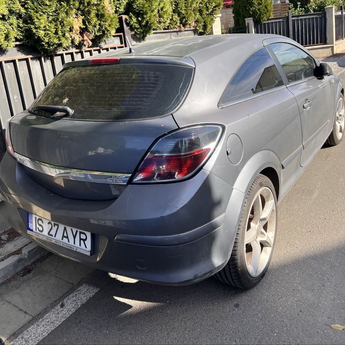 Opel Astra GTC gri