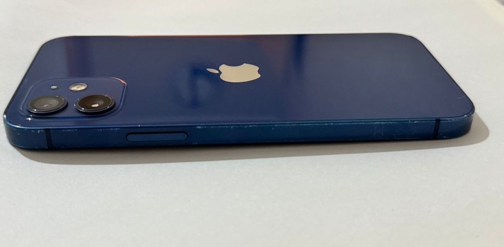 Продается iPhone 12.