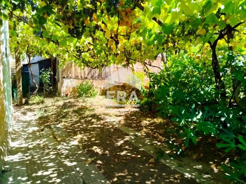 ЕКСКЛУЗИВНО! ЕРА ОСЪМ Ловеч предлага двуетажна къща в с. Лесидрен, Лов